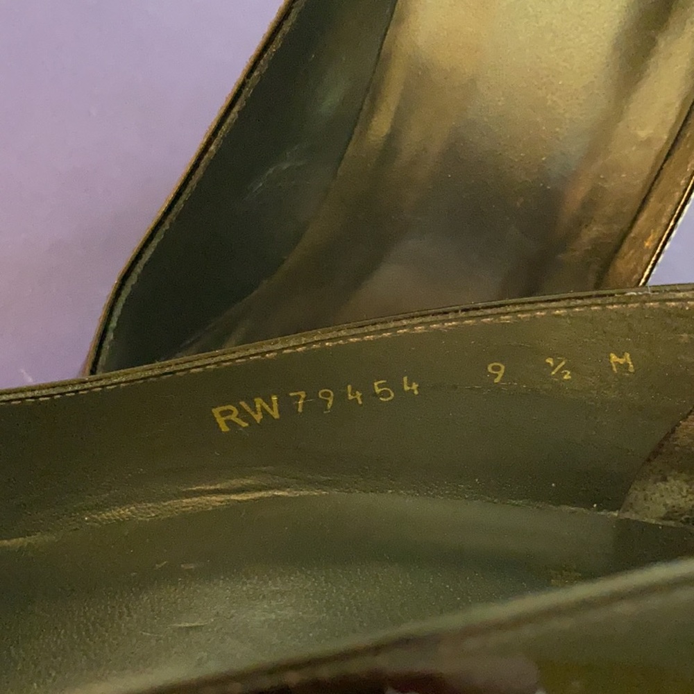 Stuart Weitzman Beautiful Patentleather Logo Shoes - image 5